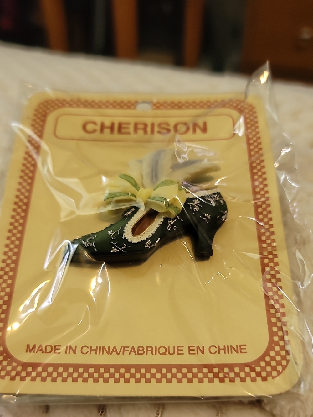 Cherison Green Decorative Victorian Shoe Brooch with Yellow Ribbon (48)